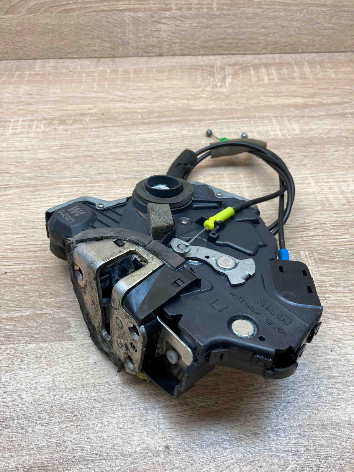 A046693 W4 9J2021  Rear door lock Toyota Avensis T270