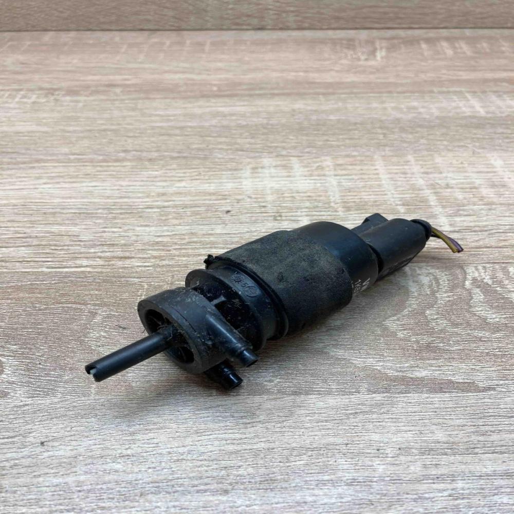 1K6955651 1J0973722  Windscreen/windshield washer pump Volkswagen Golf VI