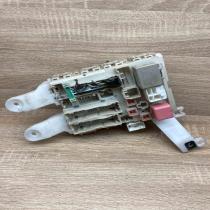 82730 02140 A 0210 8B27  Fuse module Toyota Auris 150