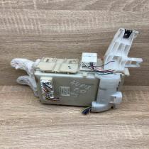 82730 02140 A 0210 8B27  Fuse module Toyota Auris 150