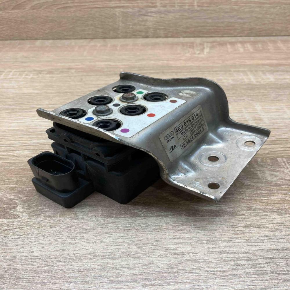 4E0616014   Air suspension valve block Audi A8 S8 D3 4E