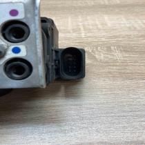4E0616014   Air suspension valve block Audi A8 S8 D3 4E