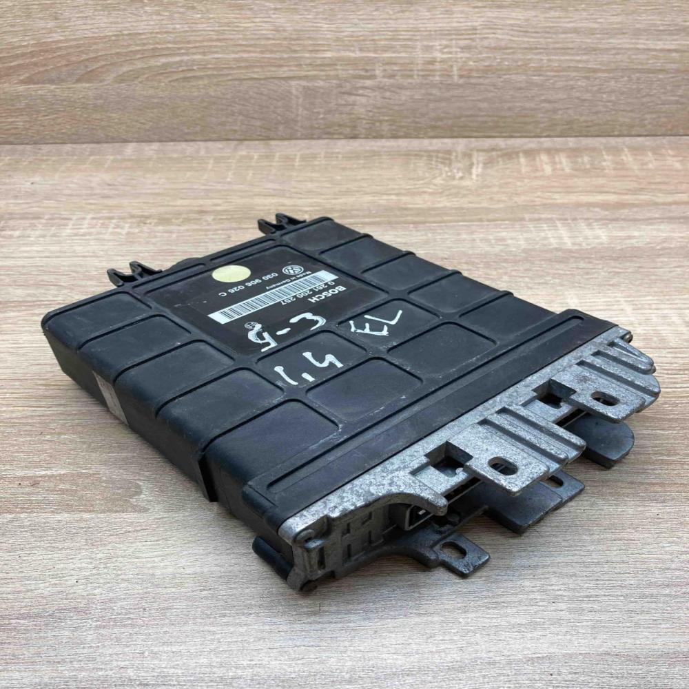 030906026C 0261200257  Engine control unit/module ECU Volkswagen Golf III