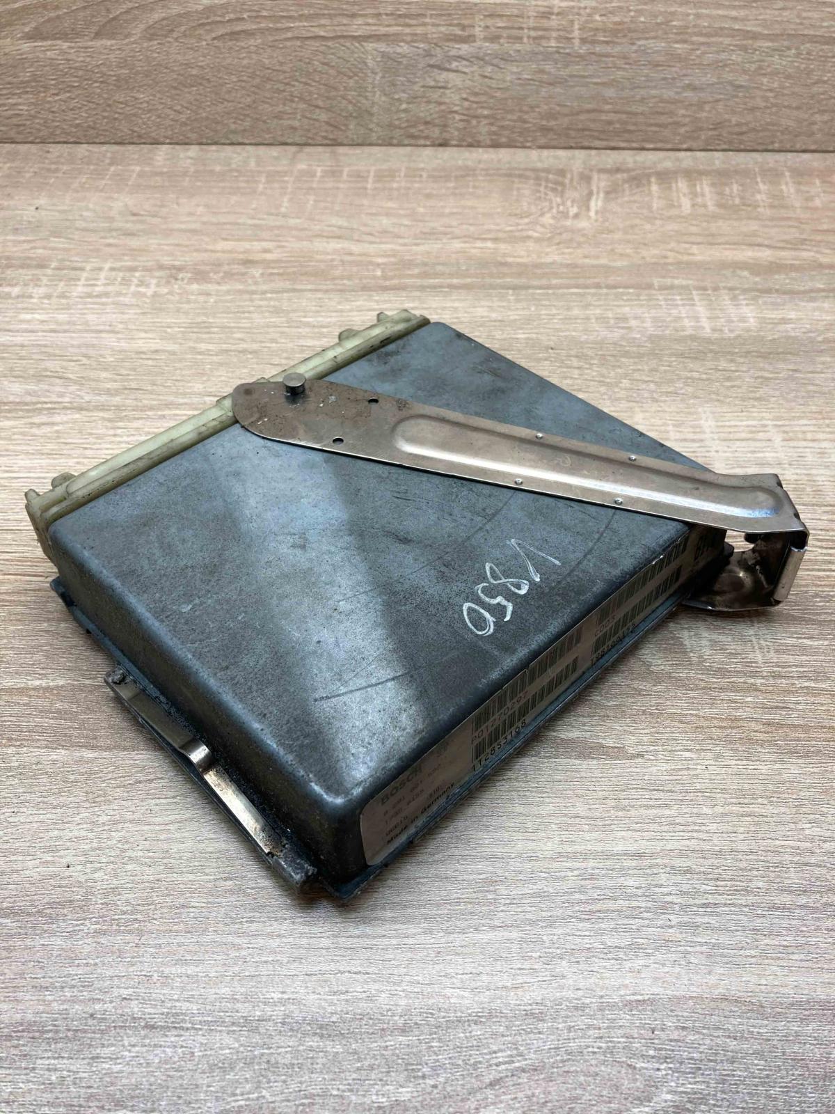 P01270297 0281001592  Engine control unit/module ECU Volvo S70  V70  V70 XC