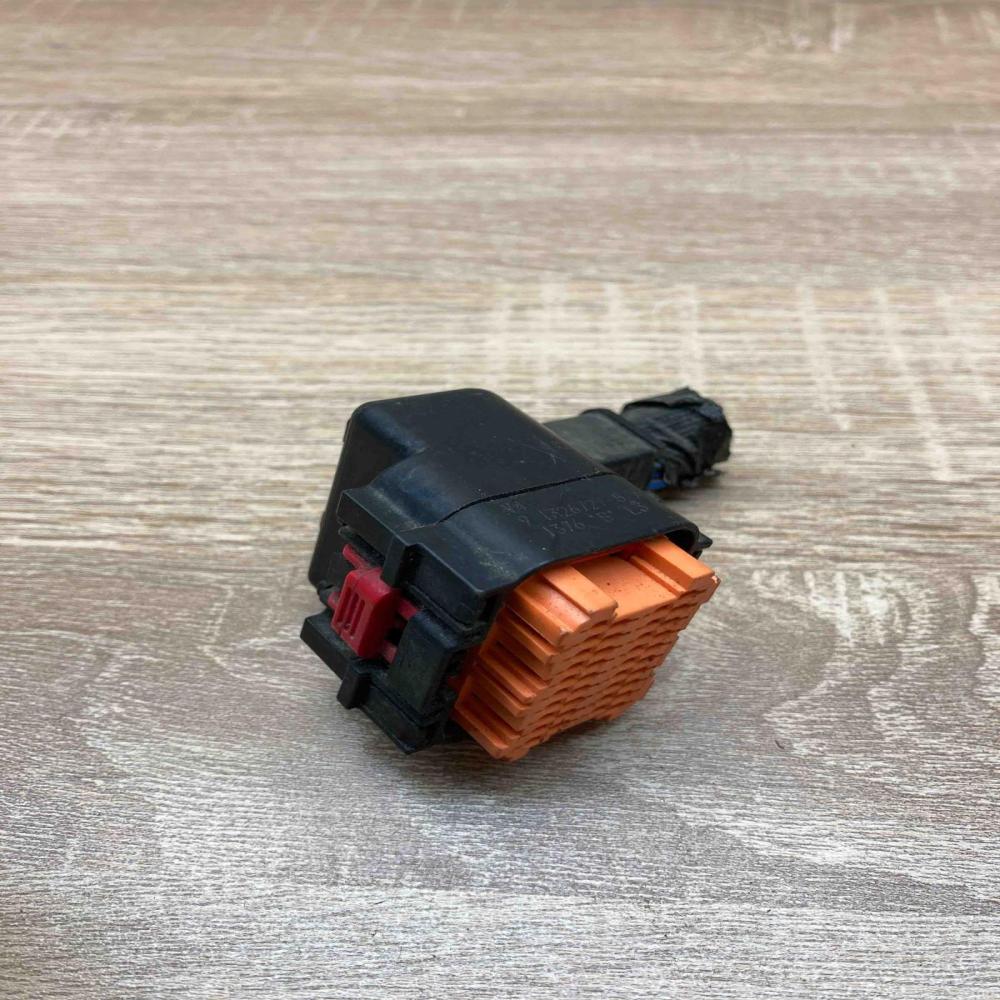 1326727 9 1326727 8A  Plug wire Volvo V70