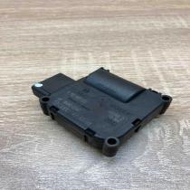 4E0820511 0132801323  Air flap motor/actuator Volkswagen Touareg I
