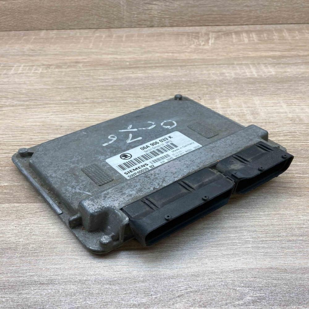 06A906033K 5WP40039 02  Engine control unit/module ECU Skoda Octavia Mk1 (1U)