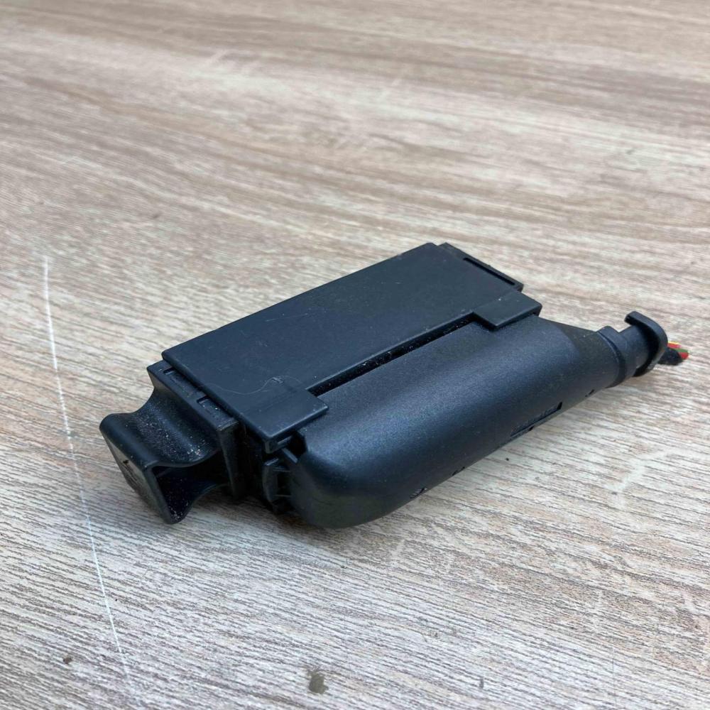 8K0973812C 1418983  Plug wire Volkswagen Golf V