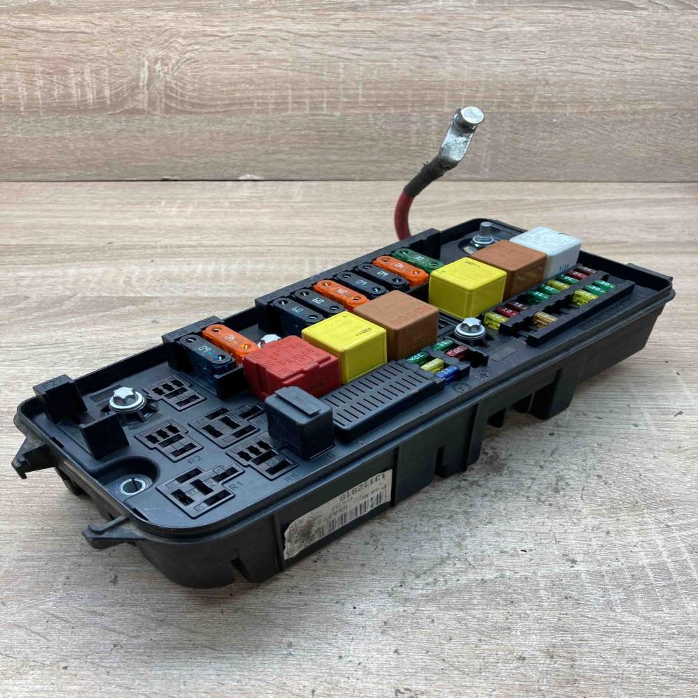 13112919 519034011 AL Fuse module Opel Vectra C