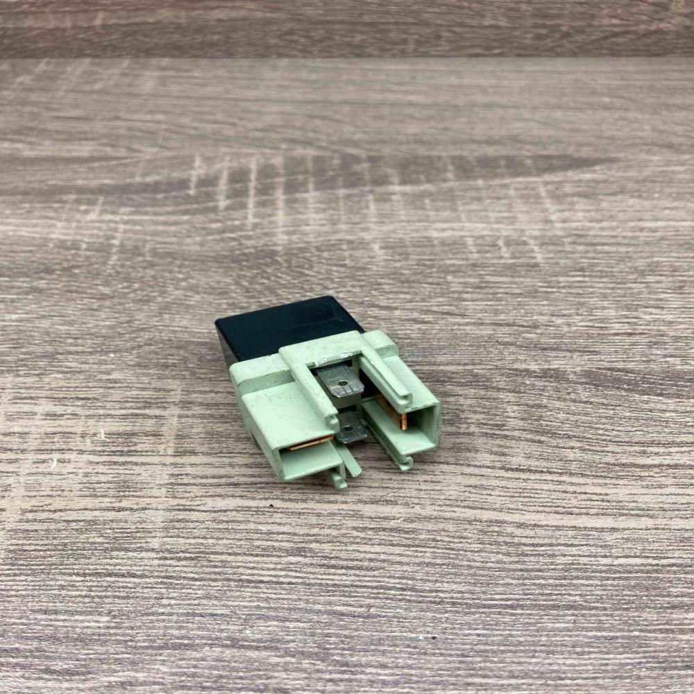 MR301978 ACB82201 M09 Other relay Peugeot 4007