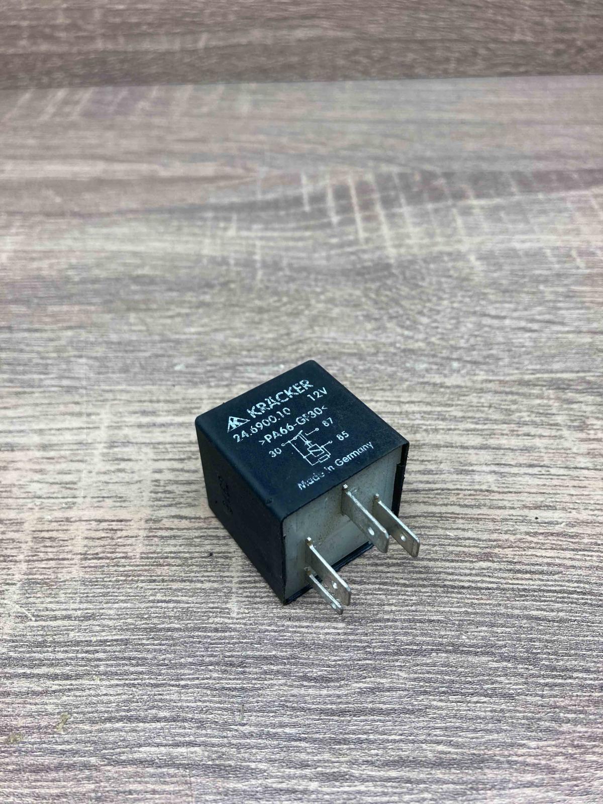 24690010 12V  Other relay Audi A3 S3 8L