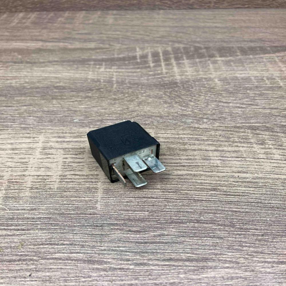 9441160 4RD007794 01  Other relay Volvo S80