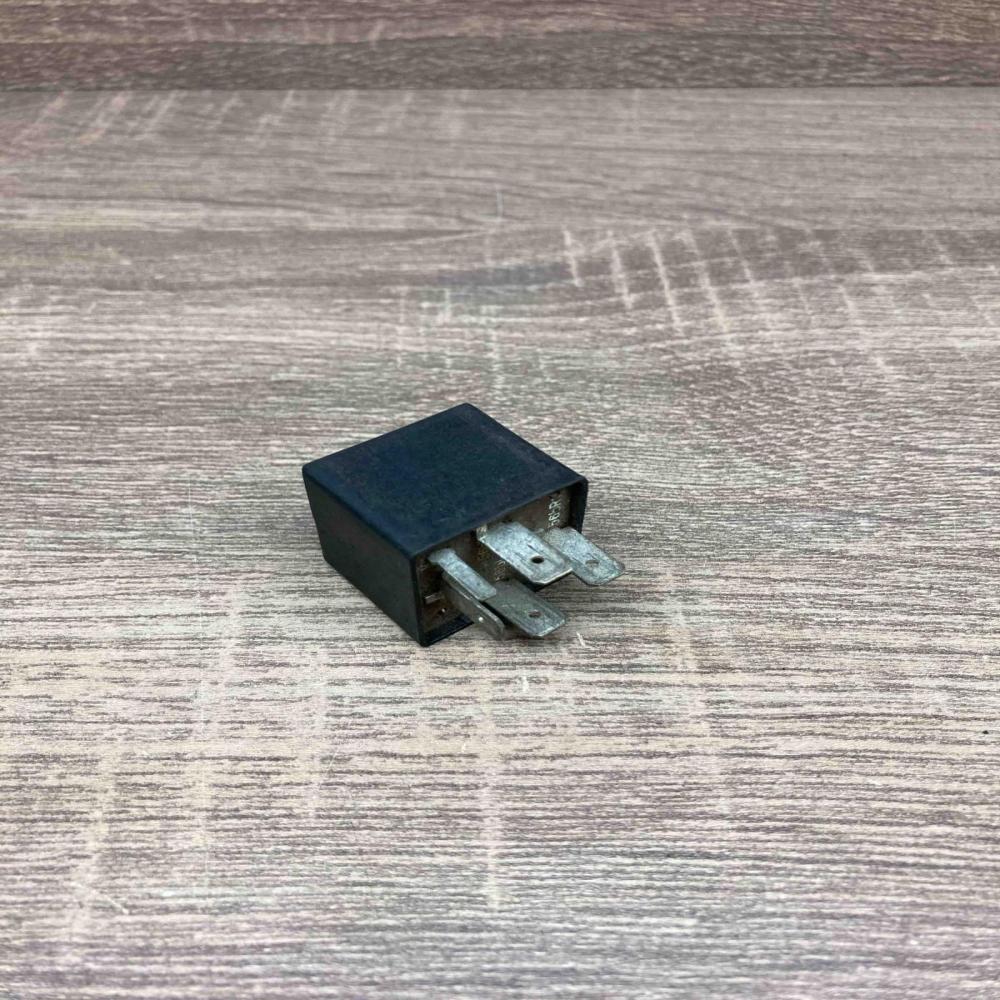443919469 5KG004079 01  Other relay Audi 80 90 B3