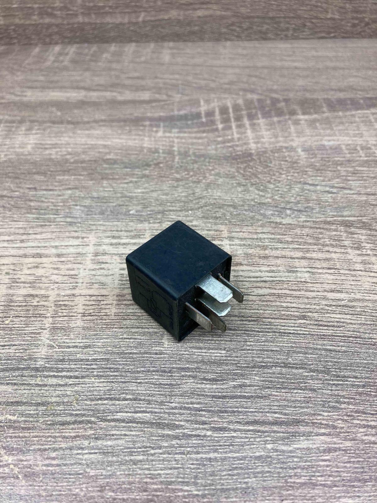 F0AB 14B192 AA G1UHQ  Other relay Ford Focus