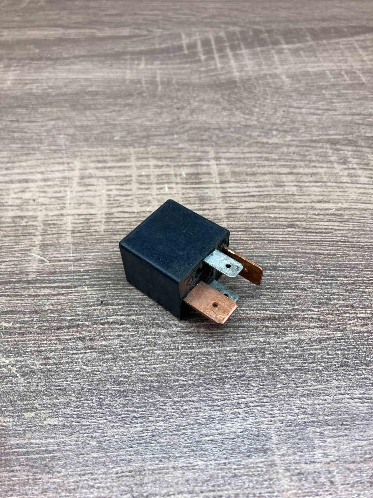ACB82201 MB301978 M09 Other relay Opel Frontera A
