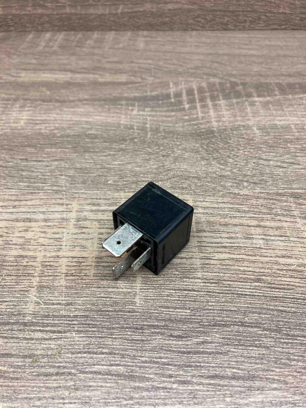 V23134 J52 X346 9441158  Other relay Volvo S80