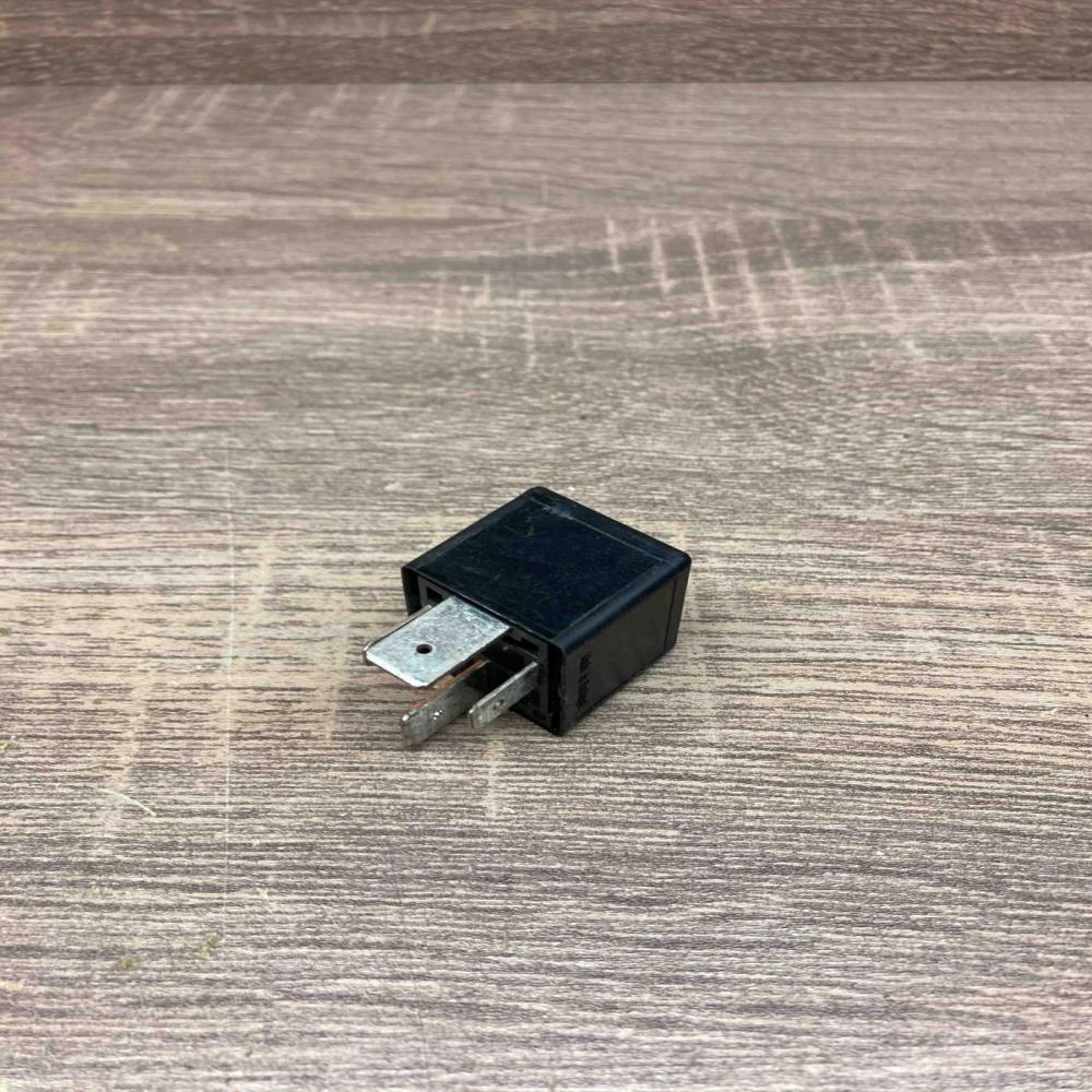 V23134 J52 X346 9441158  Other relay Volvo S80