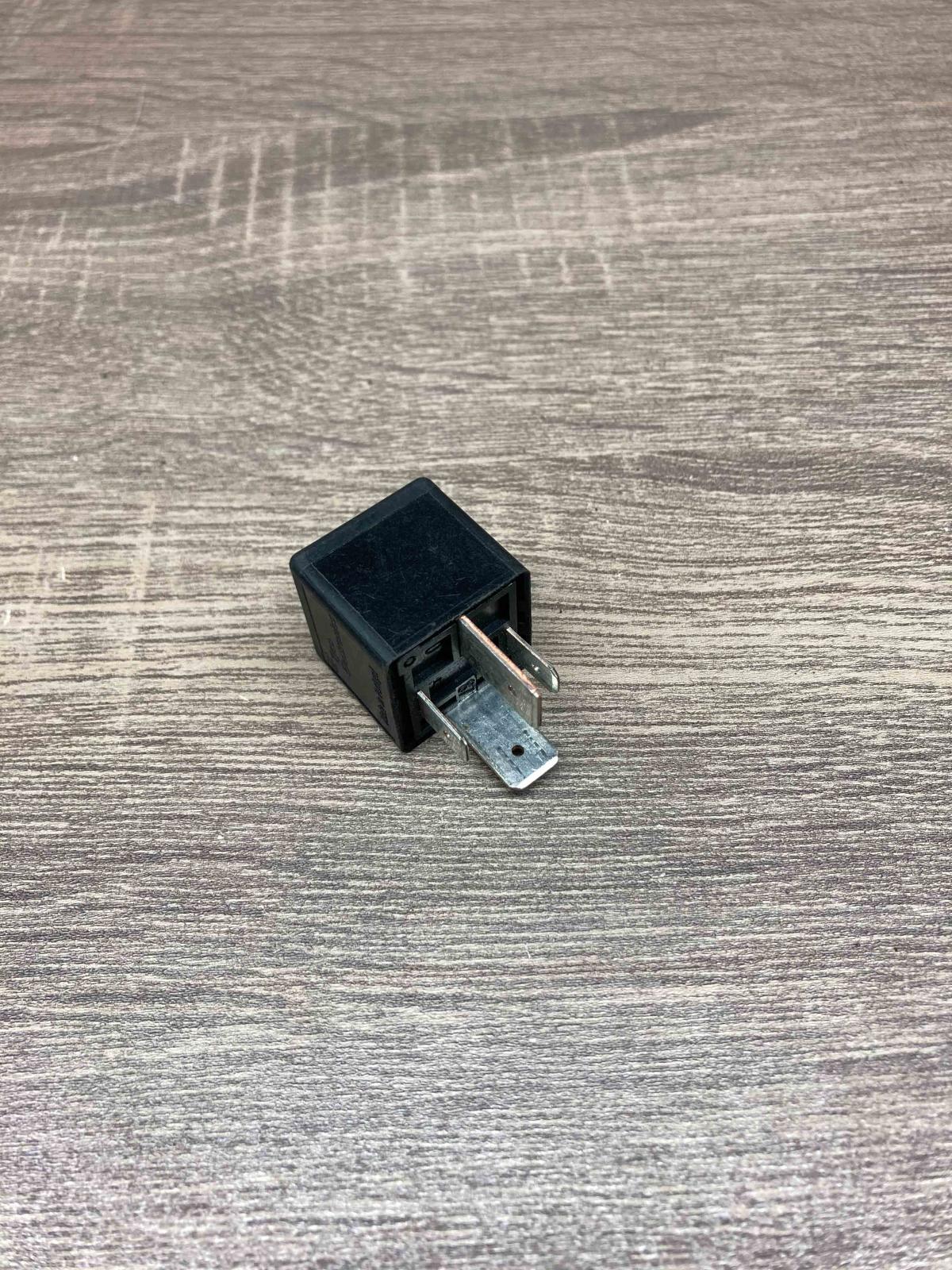 V23134 J52 X207 7700821864 12V Other relay Renault Megane II