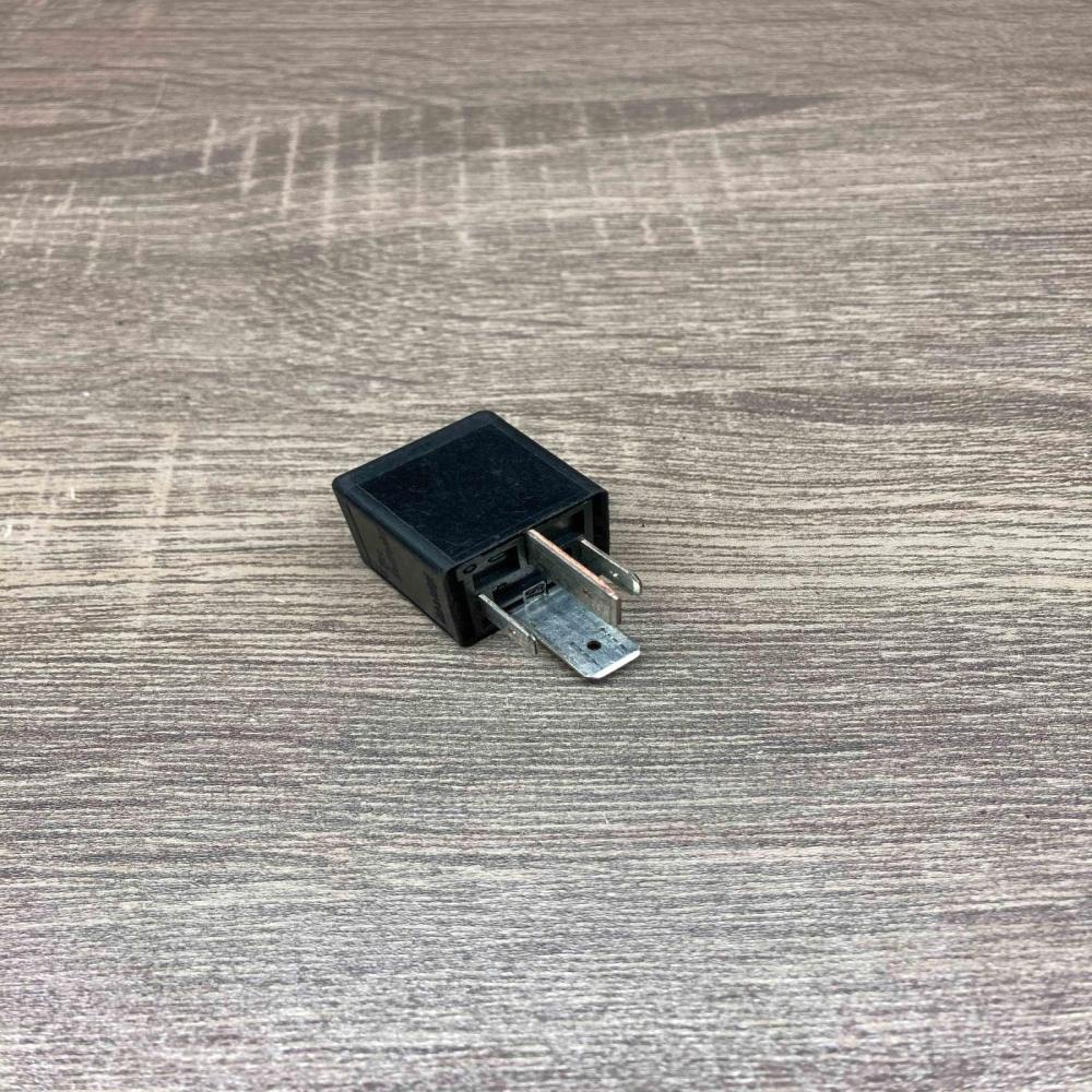 V23134 J52 X207 7700821864 12V Other relay Renault Megane II