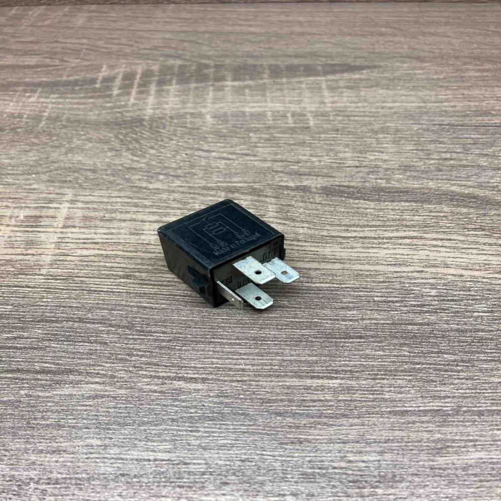 V23134 B52 X240 MB953381  Other relay Volvo S40, V40