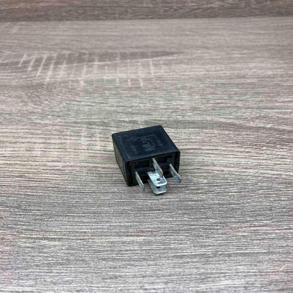 V23134 A52 X345 9441160  Other relay Volvo S80