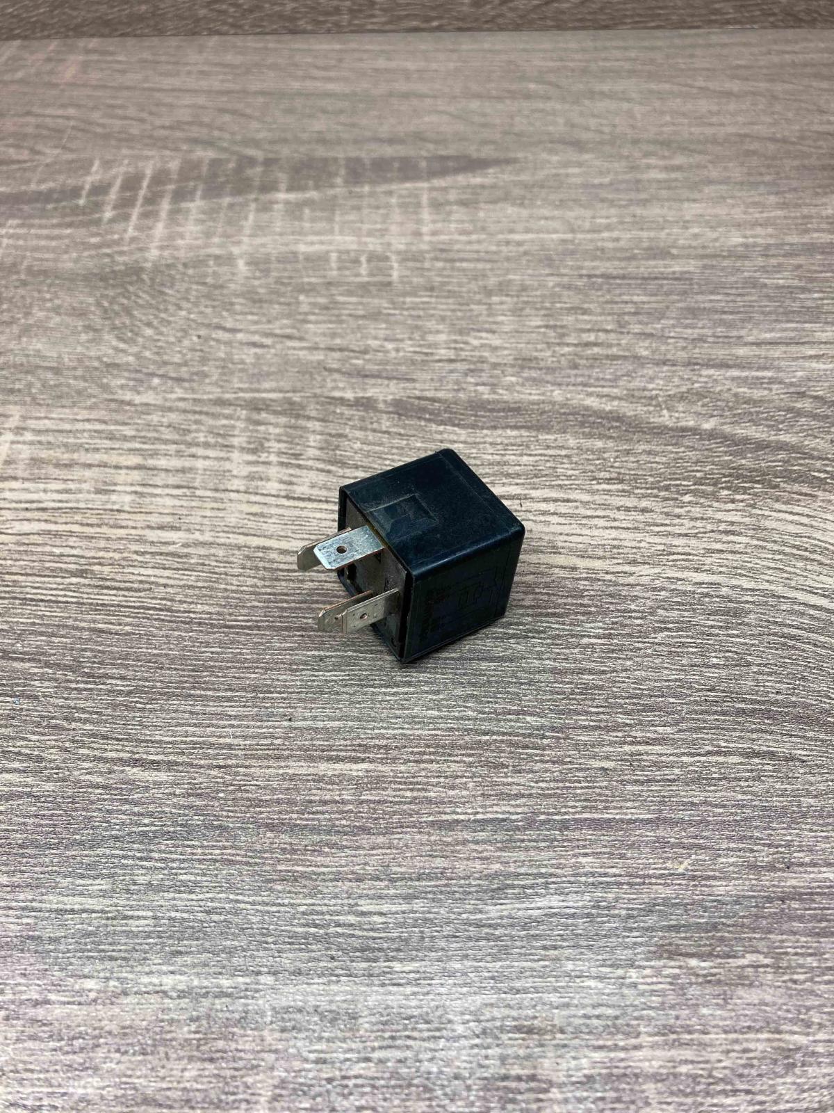 V23134 B52 X240 MB953381  Other relay Volvo S40, V40