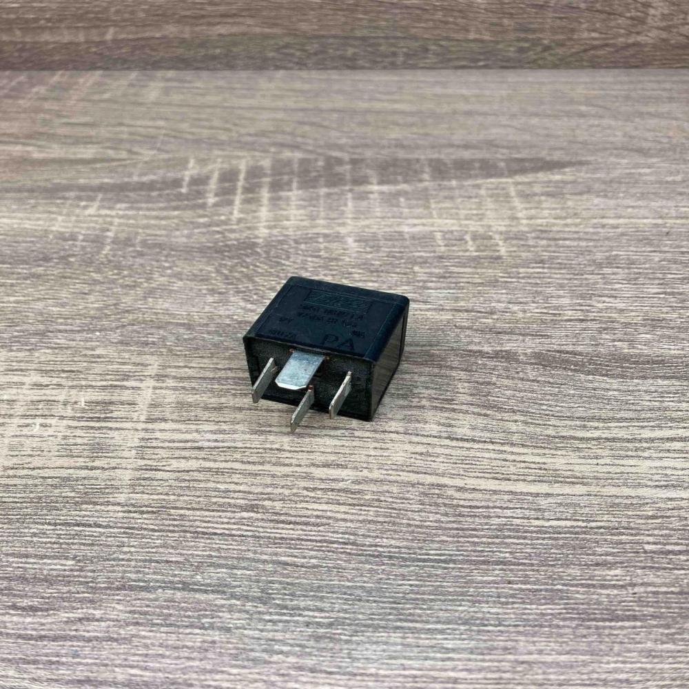 5M5T 14B192 CA V23136 B1 X66  Other relay Volvo V50