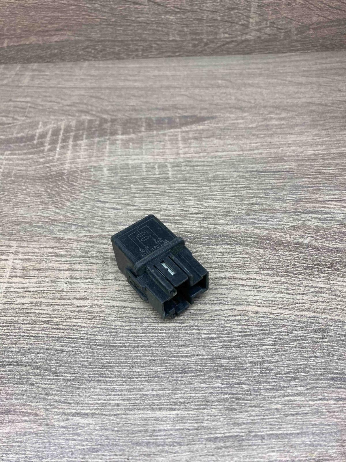 V23134 B52 X240 MB953381  Other relay Mitsubishi Carisma