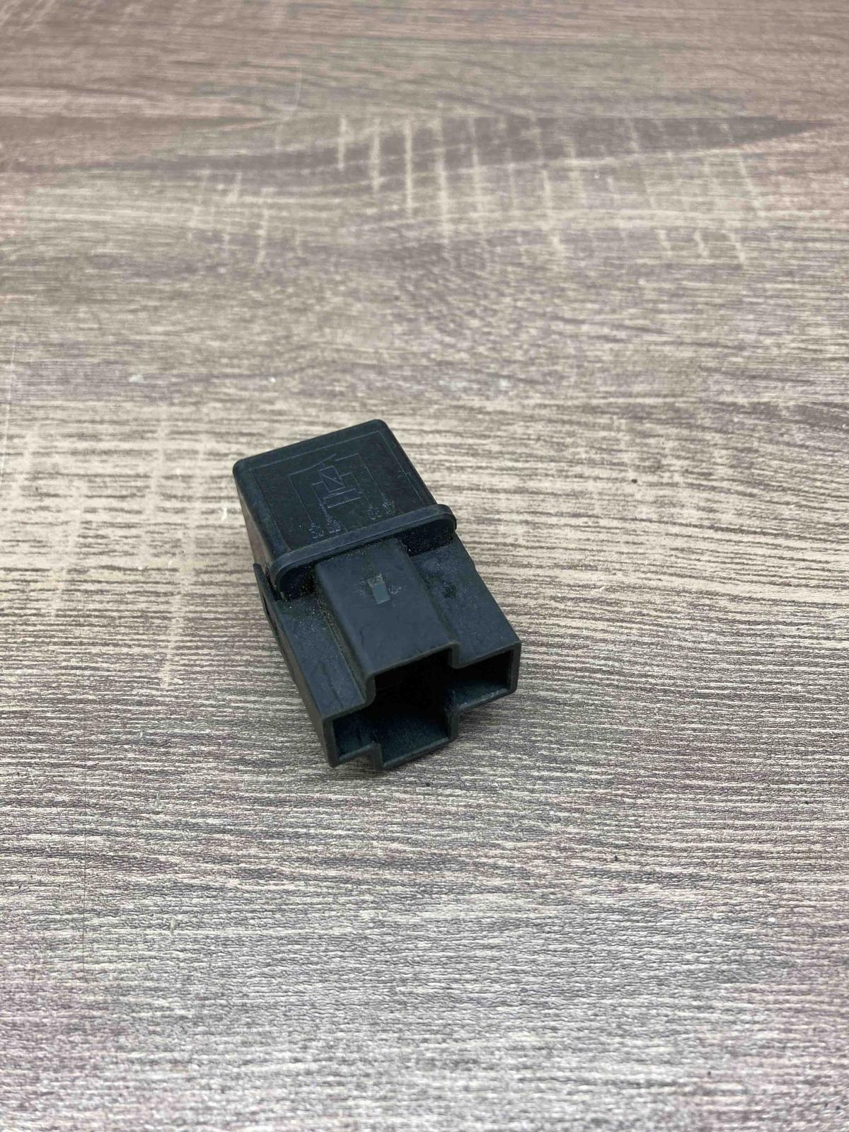 V23134 B52 X379 C210  Other relay Mazda 626