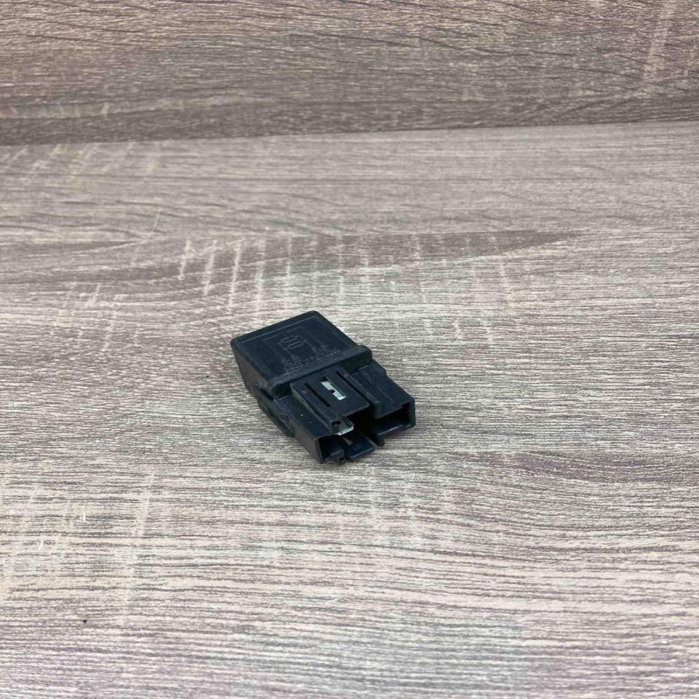 V23134 B52 X240 MB953381 Used Other relay Mitsubishi Carisma