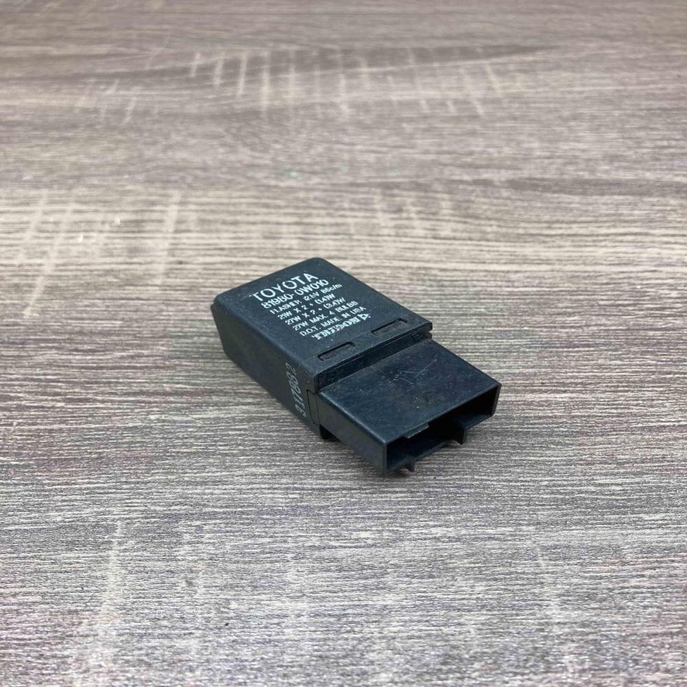 81980 0W010 317882  Other relay Toyota Corolla E110