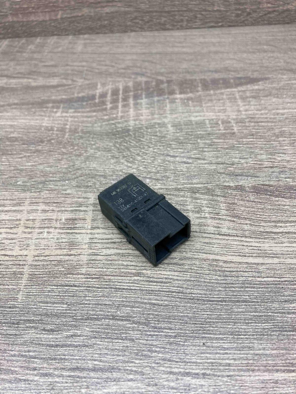 MB95338211 A1001 X7 138 Other relay Mitsubishi Carisma