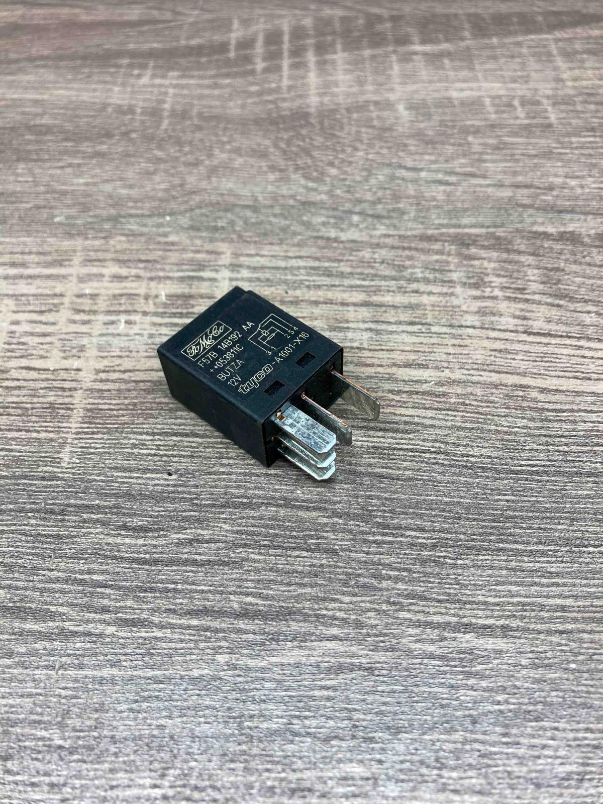 F57B 14B192 AA A1001 X16  Other relay Ford Focus