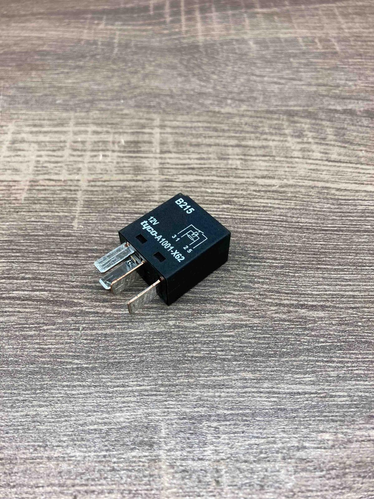 A1001 X62 B215  Other relay Mazda 2