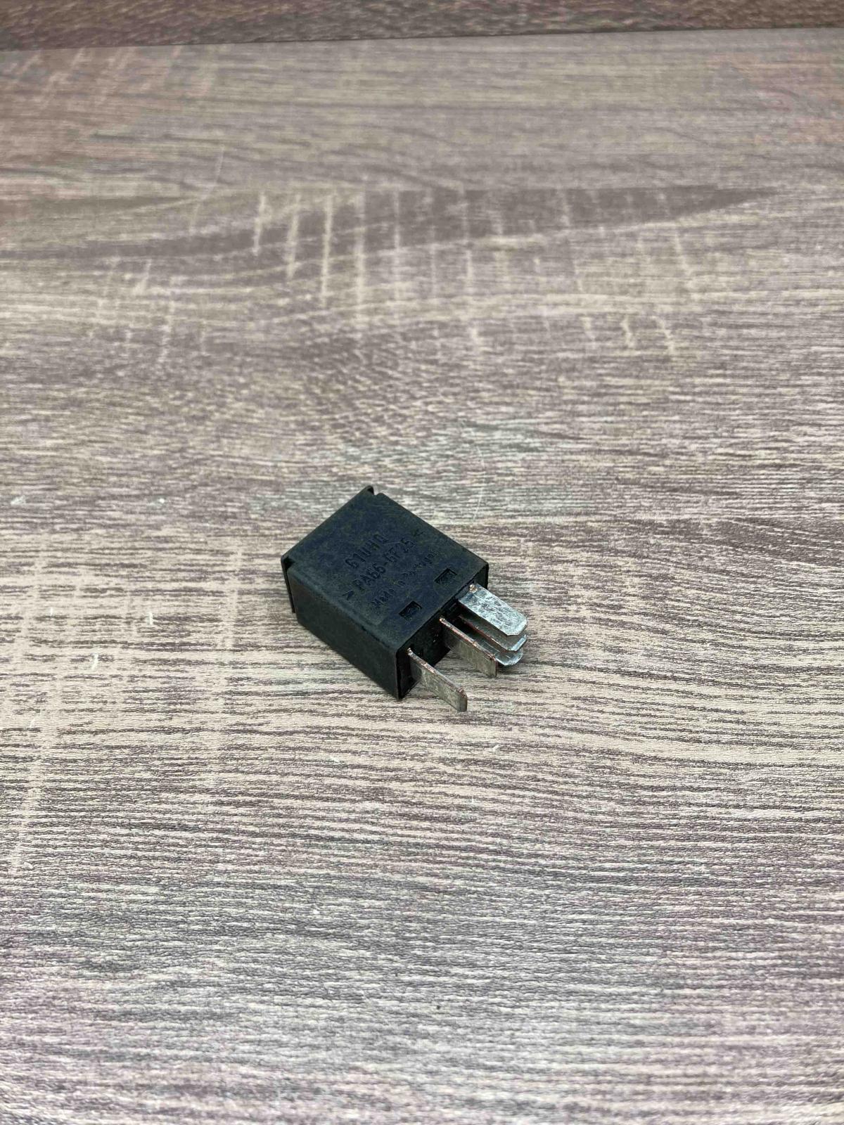 F57B 14B192 AA   Other relay Ford Focus