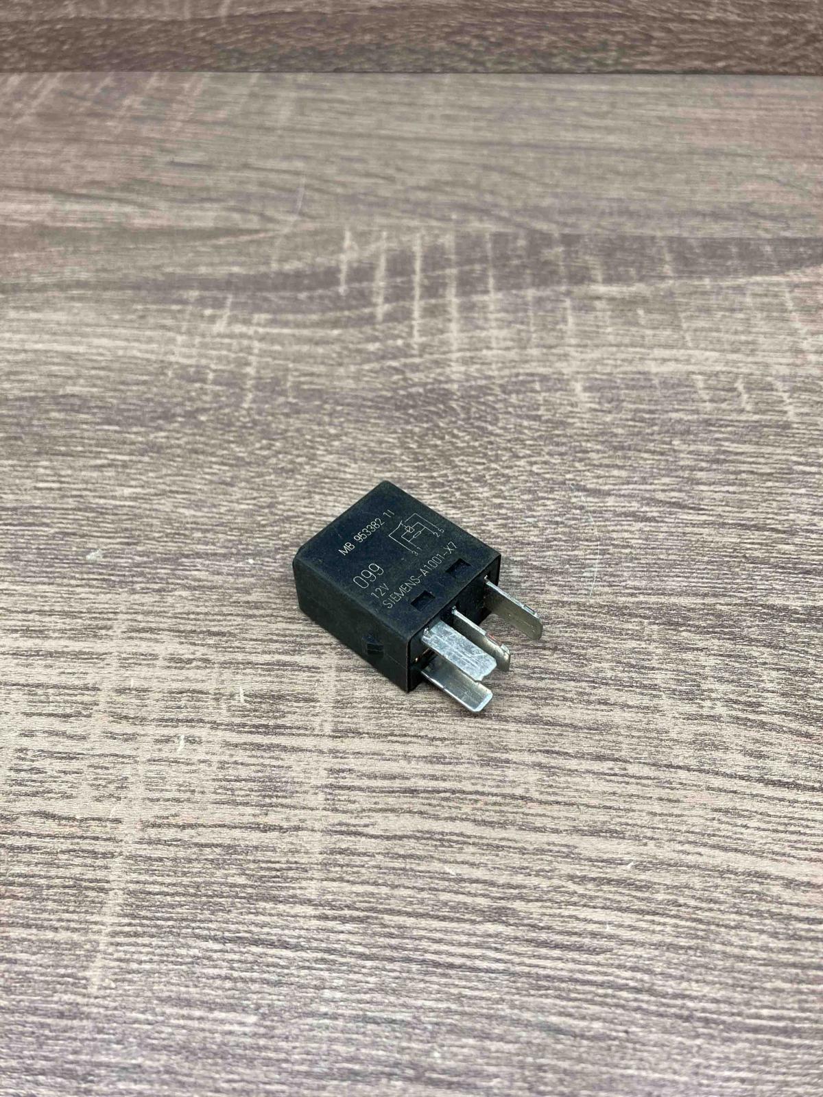 MB953382 A1001 X7 099 Other relay Volvo S40, V40