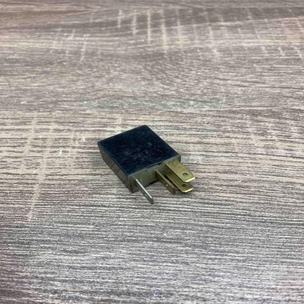 90229206   Other relay Saab 9000 CD
