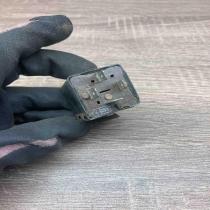 90246960 410 203 011 001  Other relay Opel Sintra