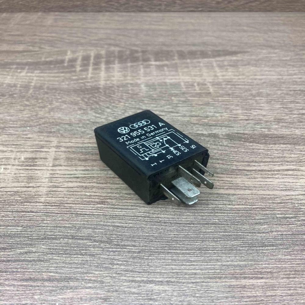 321955531A   Other relay Audi 80 90 S2 B4