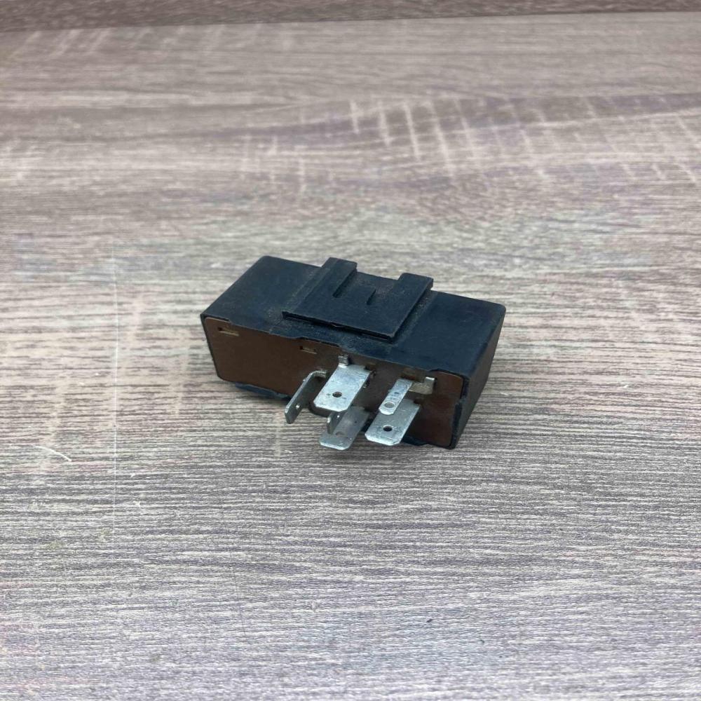 3523739 5ZA005423 01  Other relay Volvo 940