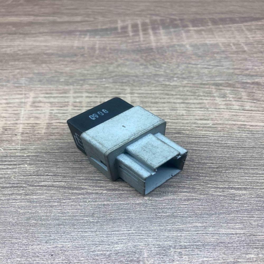 MB953395 72HM000  Other relay Mitsubishi Carisma