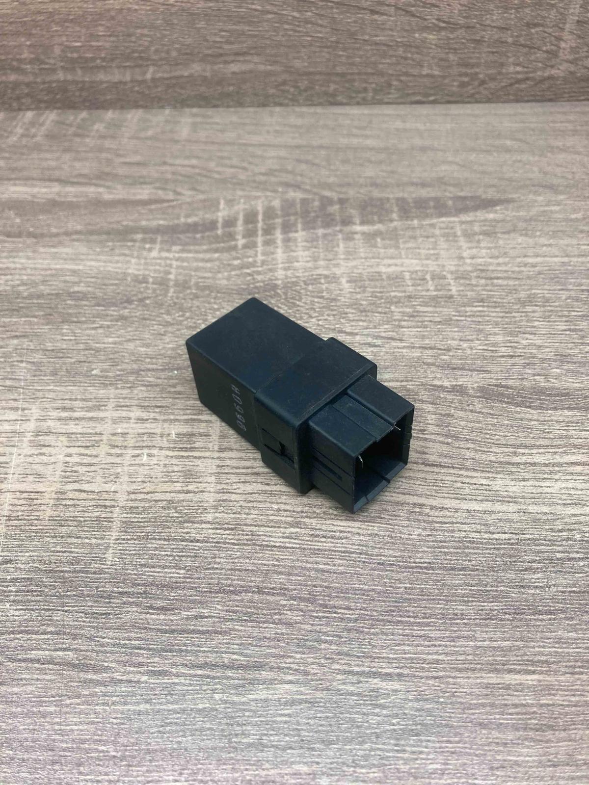 MB954185 72TM200  Other relay Mitsubishi Carisma