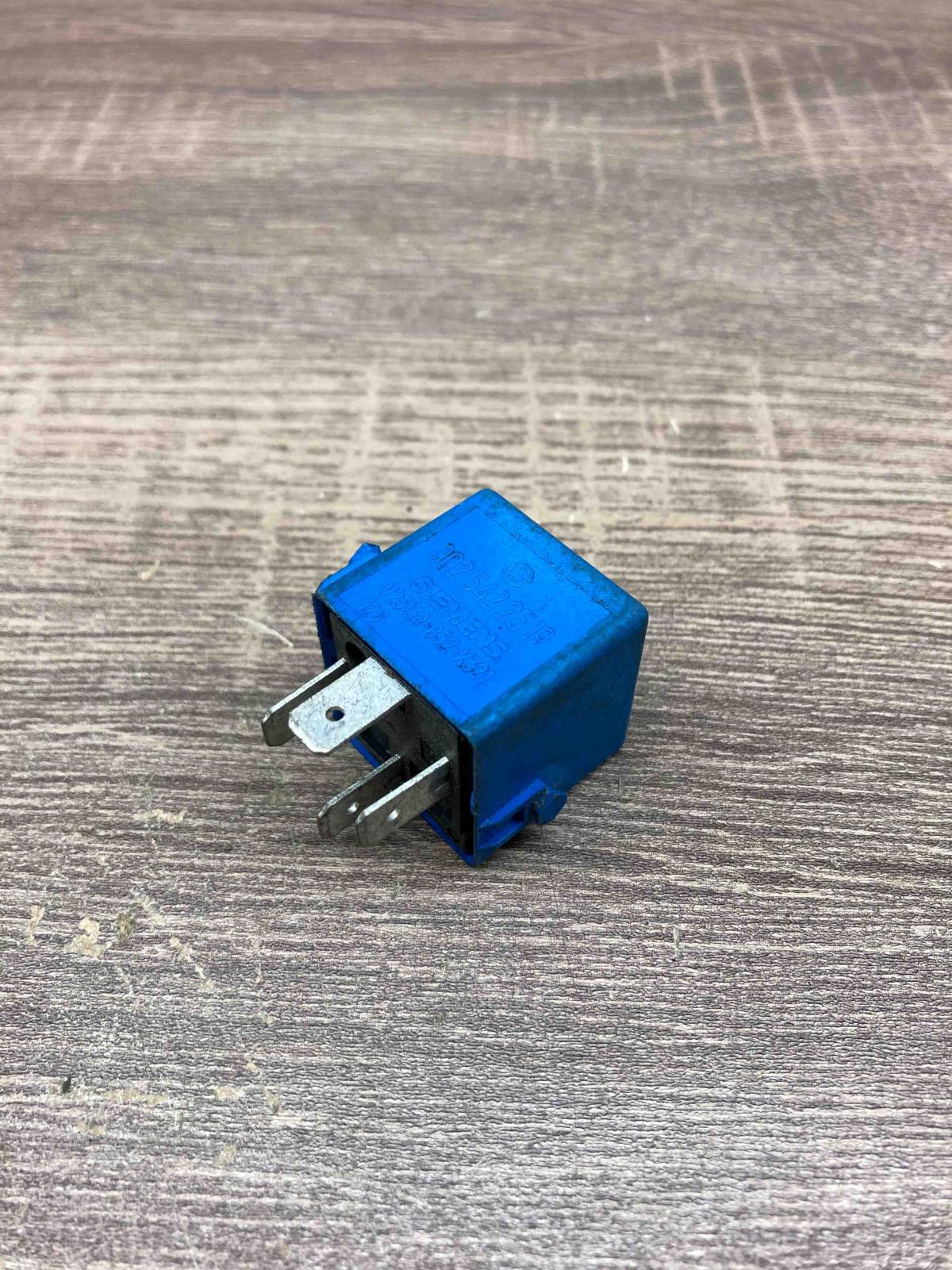 0025422519 V23134 B52 X321  Other relay Mercedes-Benz A W169