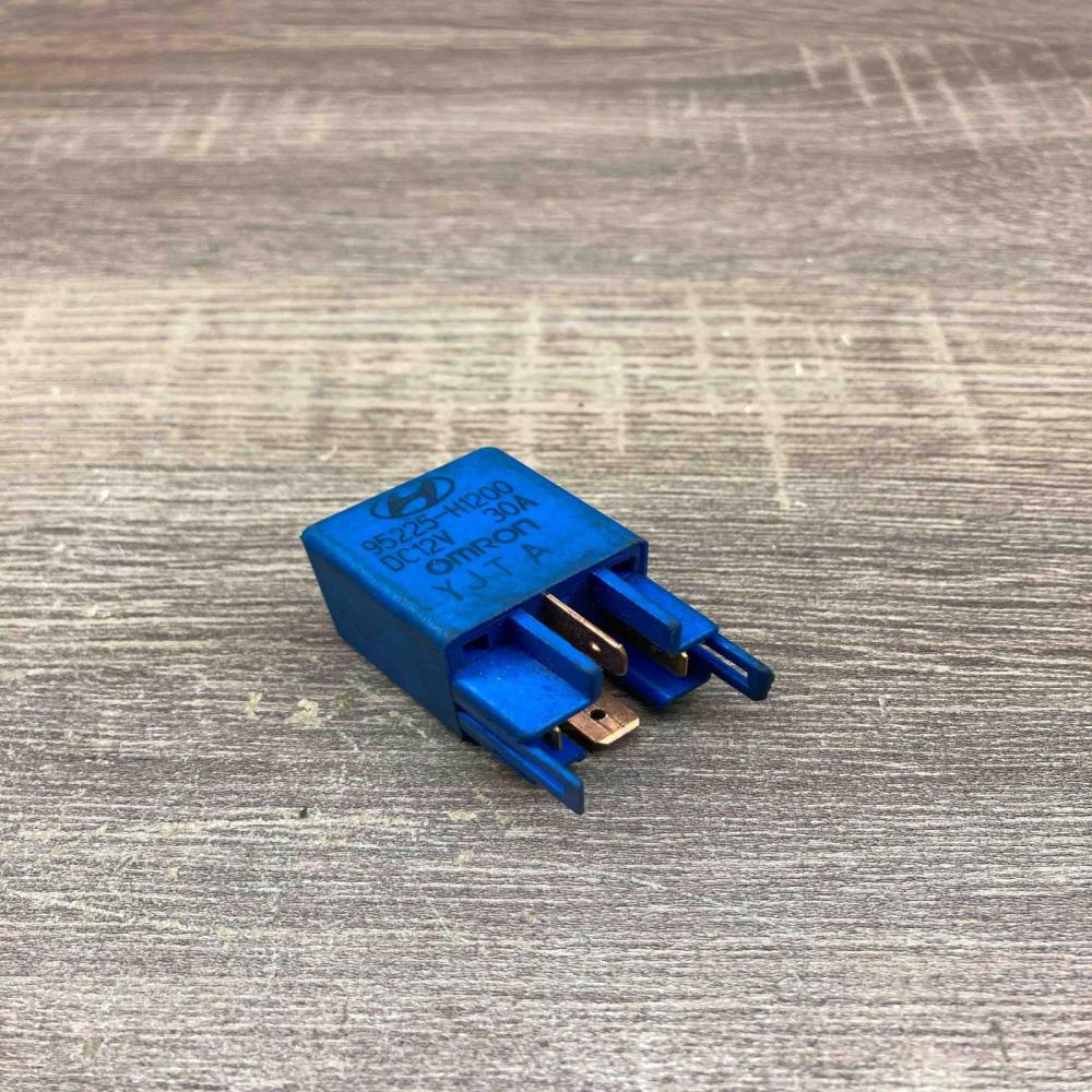 95225 H1200 DC12V 30A Other relay Hyundai Terracan
