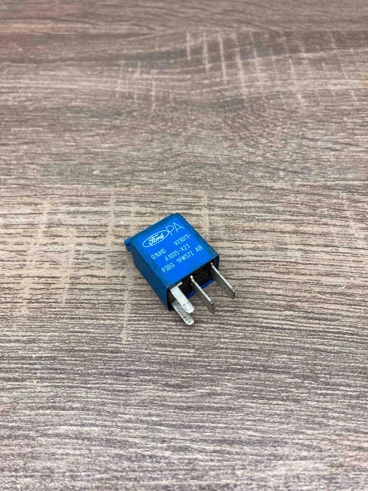 93BG 19W572 AB V23073  Other relay Ford Mondeo MK I