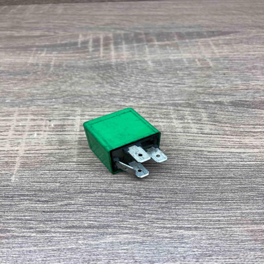 V23134 B52 X191 7905522210  Other relay Peugeot 106