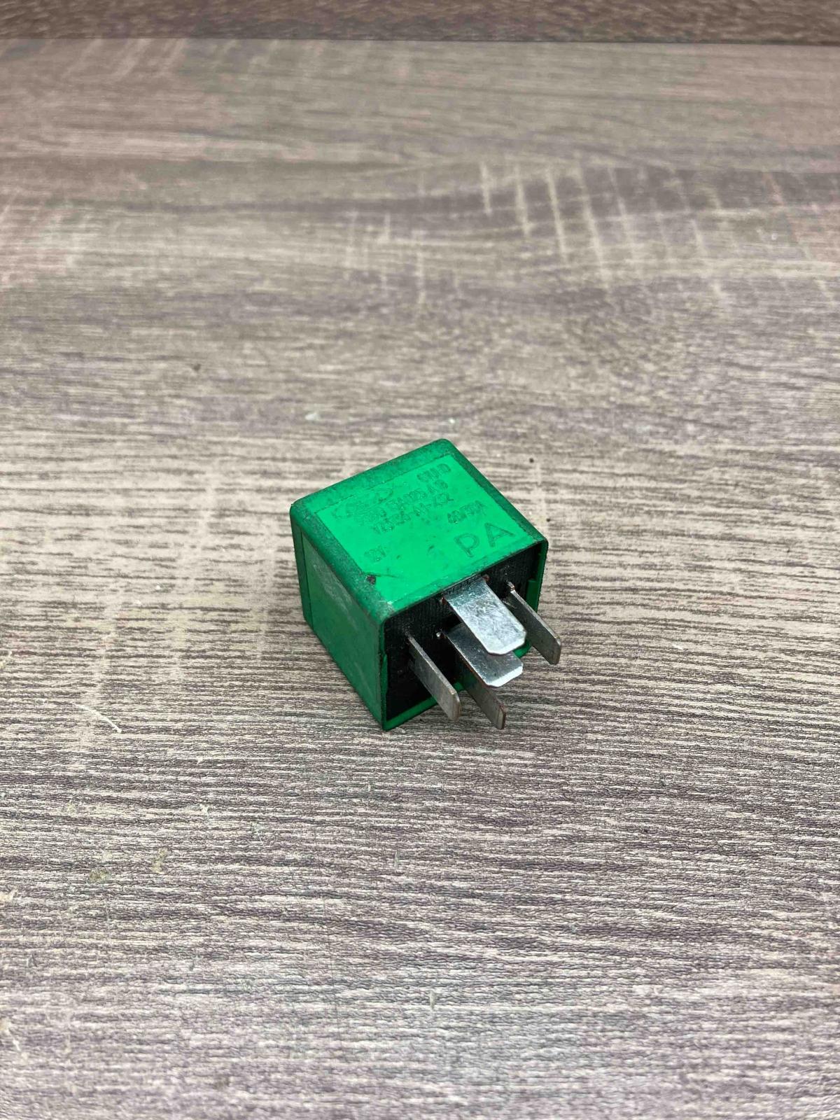 93BG 13A025 A1B V23136 A1 X32  Other relay Ford Mondeo MK II