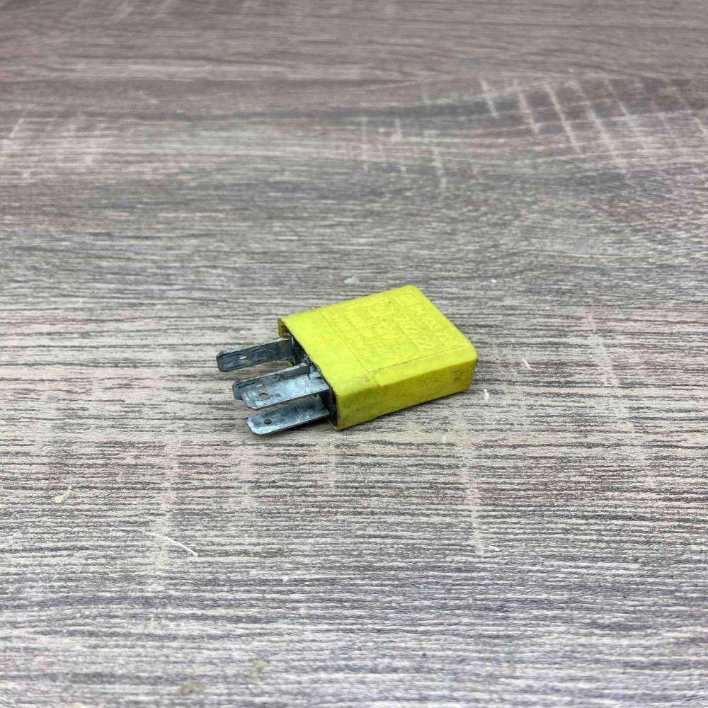 24433728 70222  Other relay Opel Meriva A
