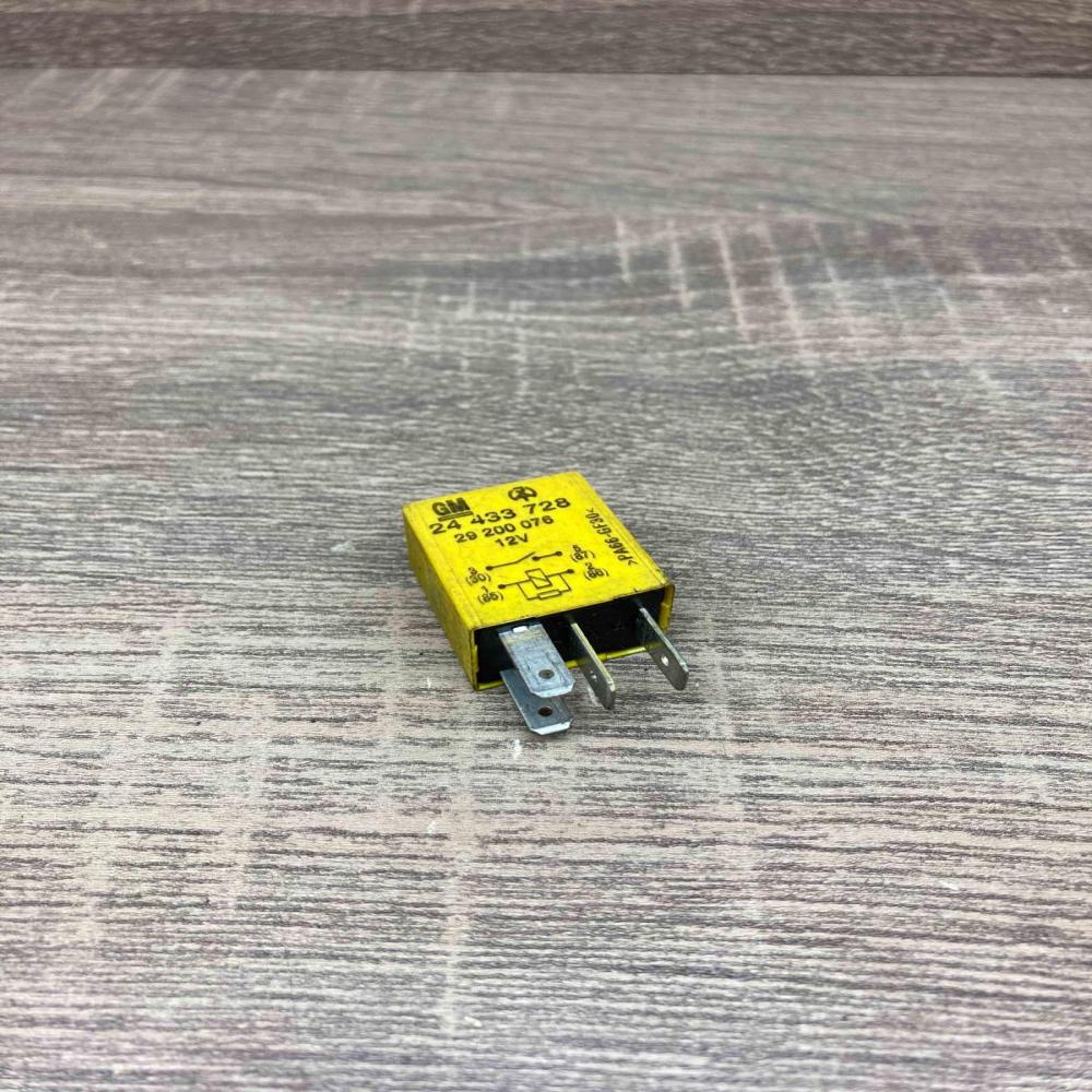 24433728 29200076  Other relay Opel Meriva A