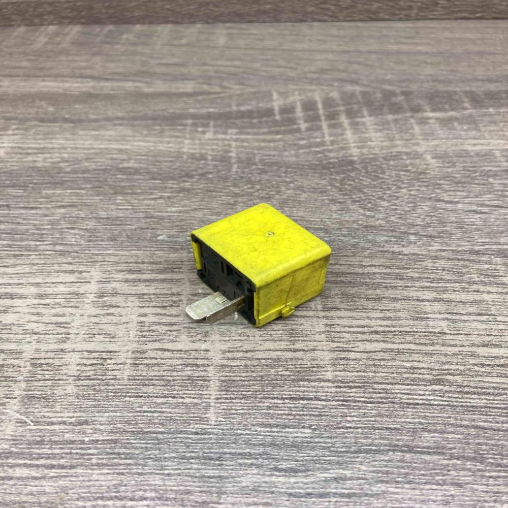 1379817 601624  Other relay BMW 3 E36